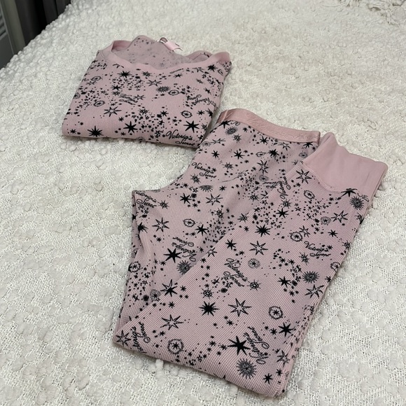 VICTORIA’S SECRET Thermal Pajama Set Pink & Black
Size Medium - Picture 14 of 15